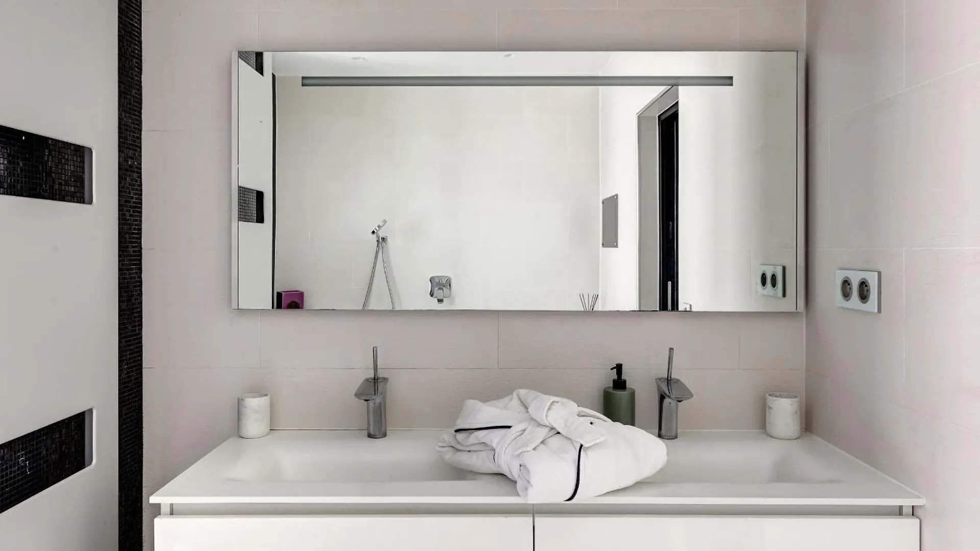 Elegant 3Br Champs-Elysees & Arc De Triomphe Paris Apartment